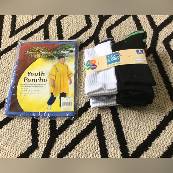Timber Creek/ Lily & Dan Other - NEW Big Boys Hooded Youth Poncho (Medium?) & (5) Crew Socks (Sz 3- 9)